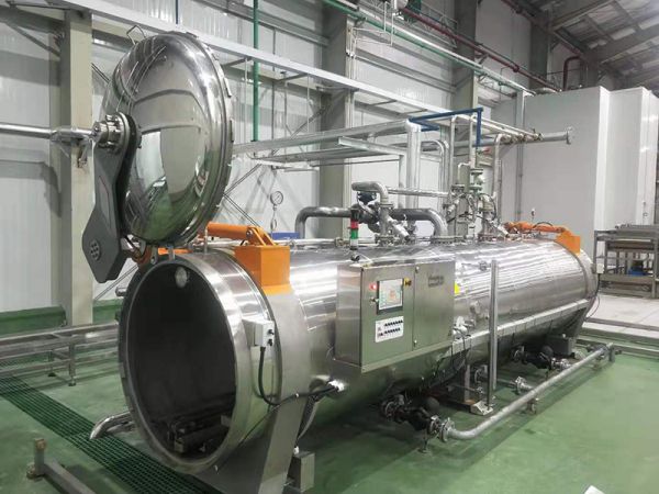 Autoclave de aspersión de agua funcionando en la fábrica de nuestro cliente