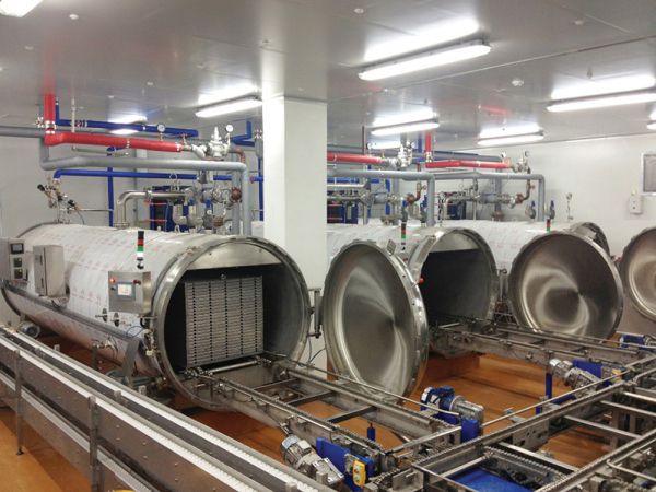 Autoclave de aspersión de agua funcionando en la fábrica de nuestro cliente