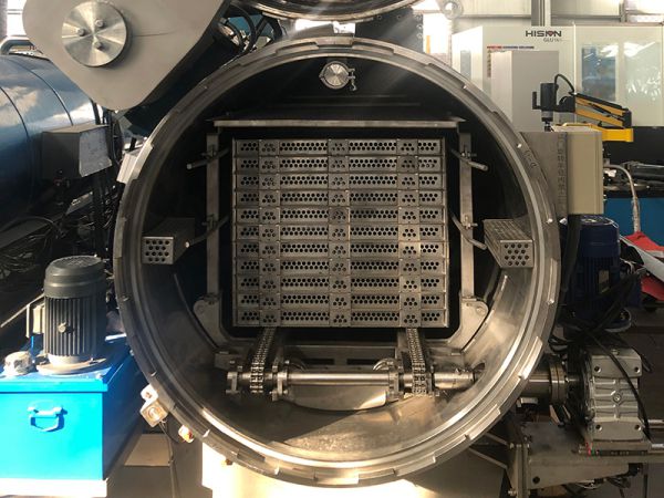 Autoclave de aspersión de agua funcionando en la fábrica de nuestro cliente