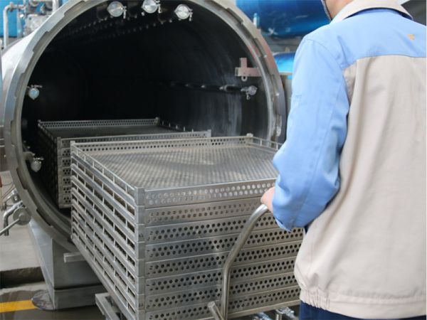 Autoclave de aspersión de agua funcionando en la fábrica de nuestro cliente